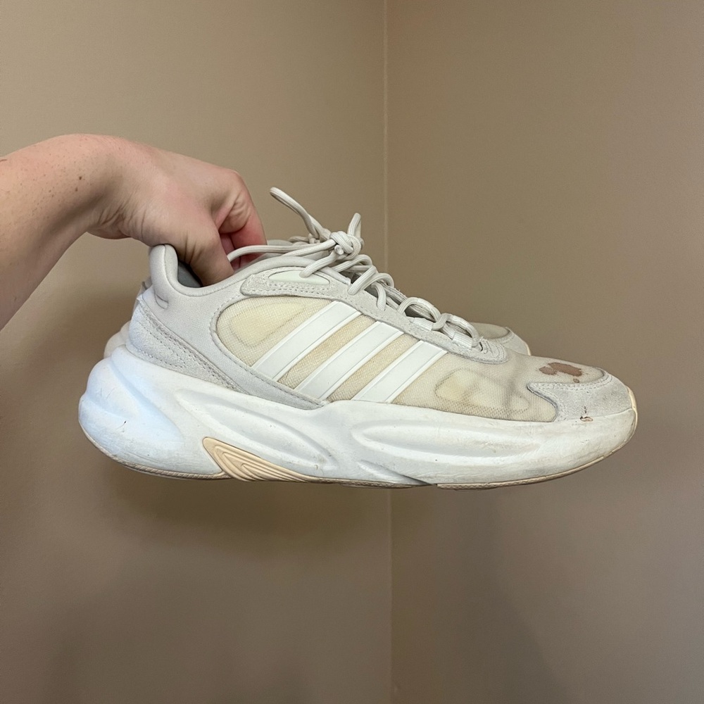 USED TENNIS SHOES